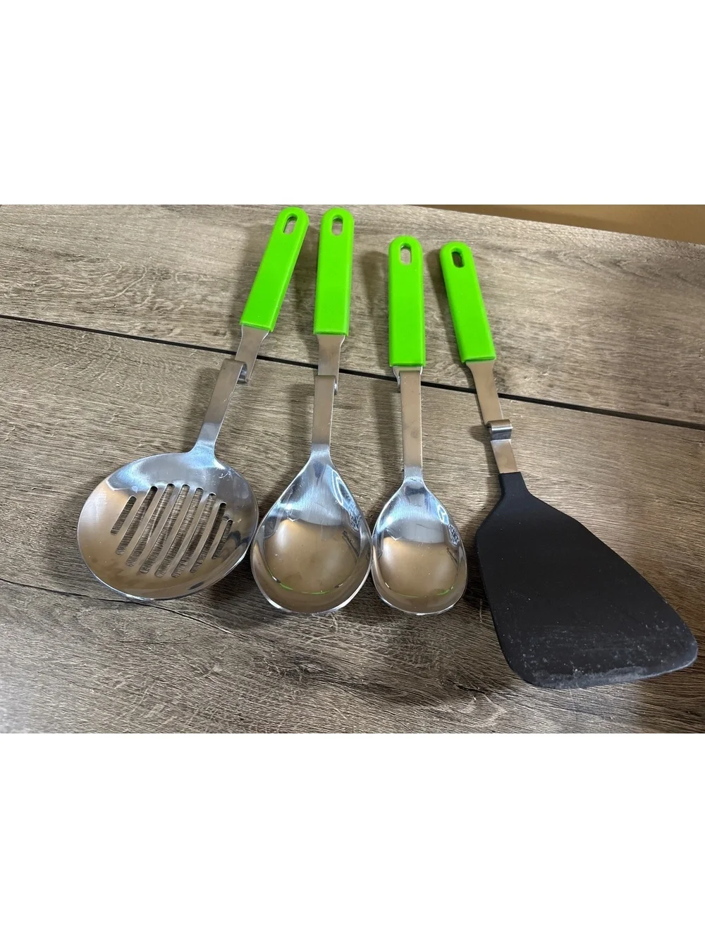 Used see spatula 4-Piece Kitchen Utensil Set with Green Handles
